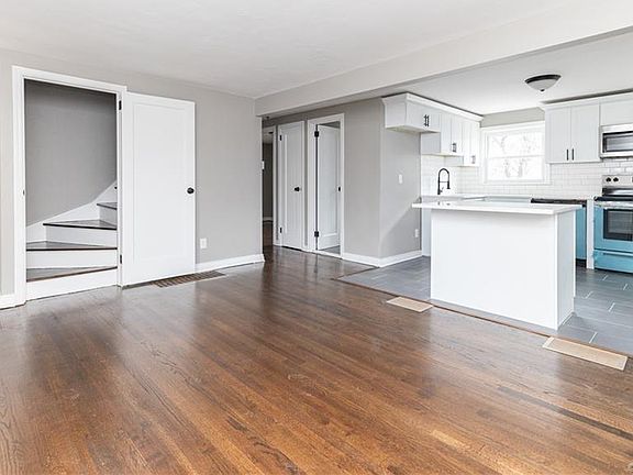 4th image of 171 Roosevelt St