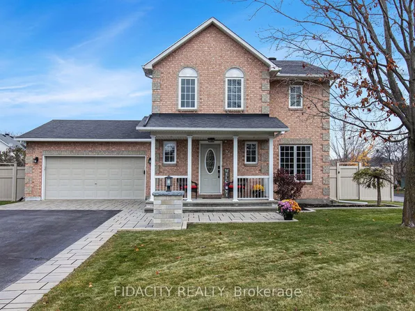21 W Ridge Dr, Ottawa, ON K2S 1S4