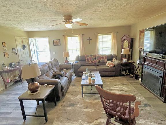 3rd image of 3046 Kimberly Dr