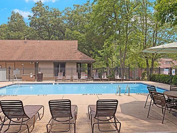 Resort-style Swimming Pool and Deck