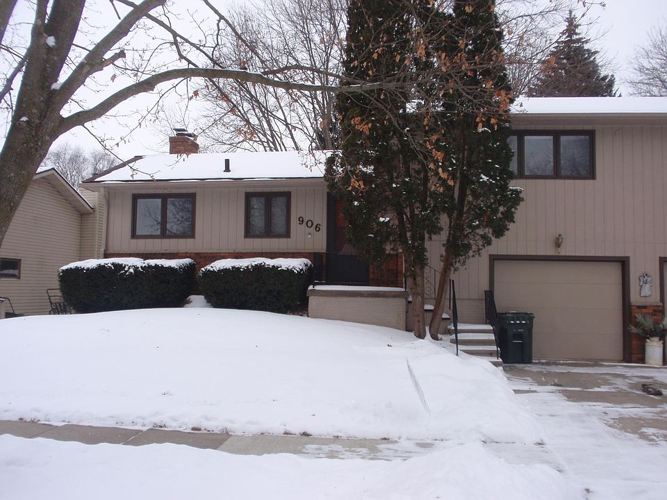 906 Wendy Road 1 side of Duplex