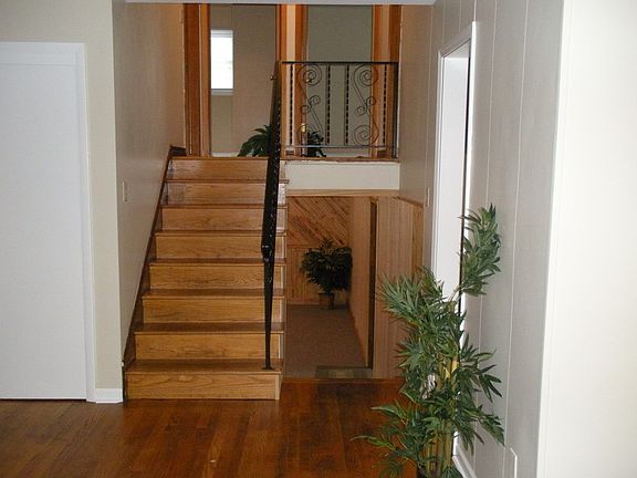 3 bed/ 1.5 bath tri-level design