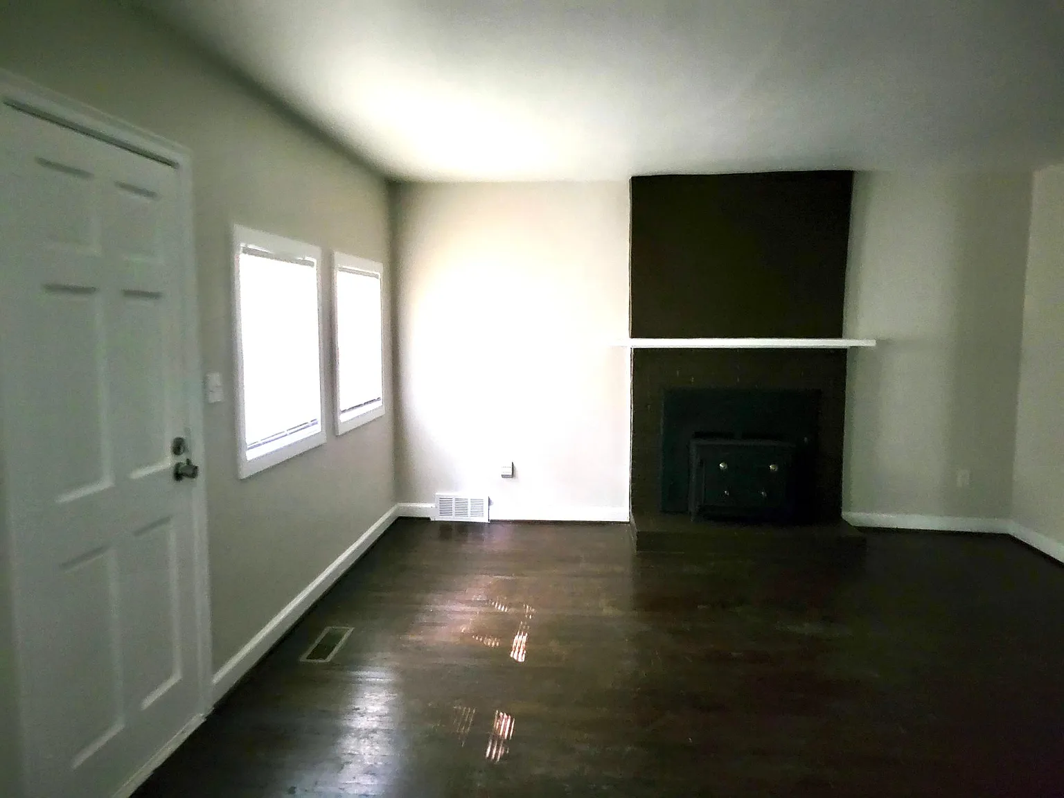 3 bed, 1135 sqft, $2,650 — Photo 3