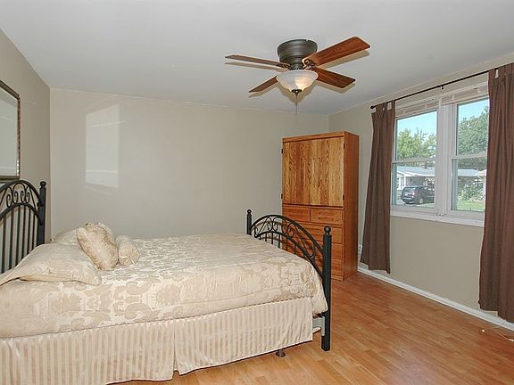 5th image of 207 Sioux Ave