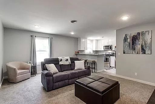 5th image of 210 Bellmore Ave APT 205