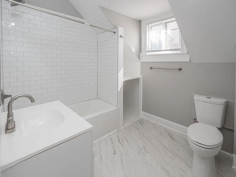 130 W Dutton St — Photo 23