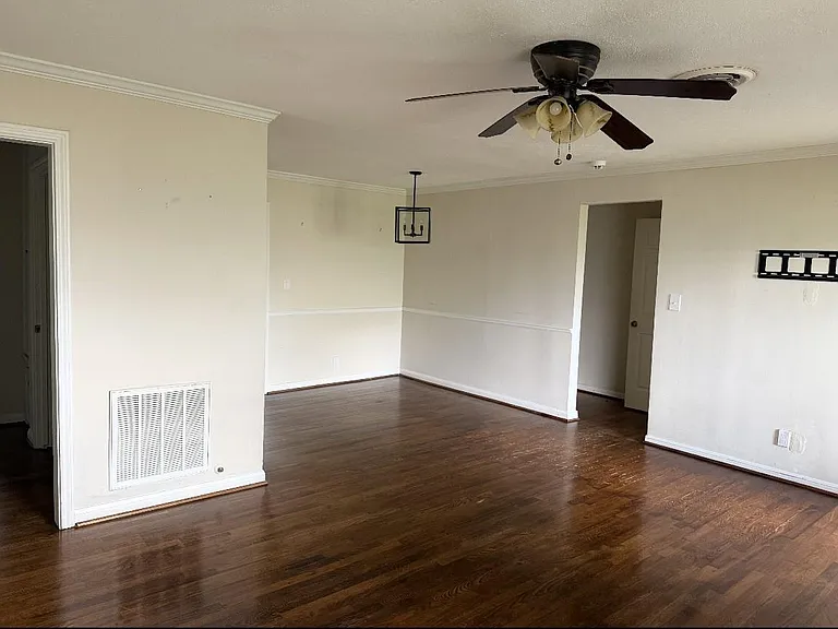 1639 Ebony Ln — Photo 3