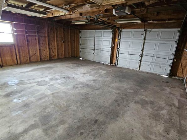 901 N Morton Ave, Centerville, IN 47330