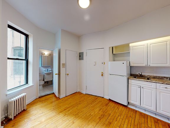 3rd image of 334 E 93rd St APT 19