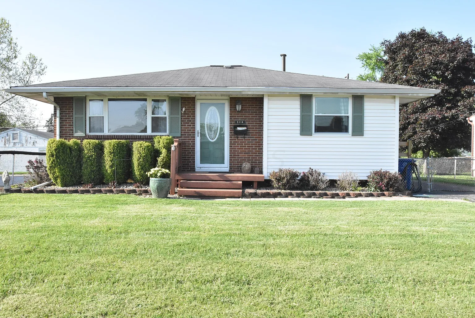 124 Ziegler Ave photo 1