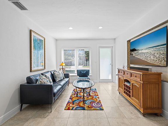 5th image of 617 SW 12th Court