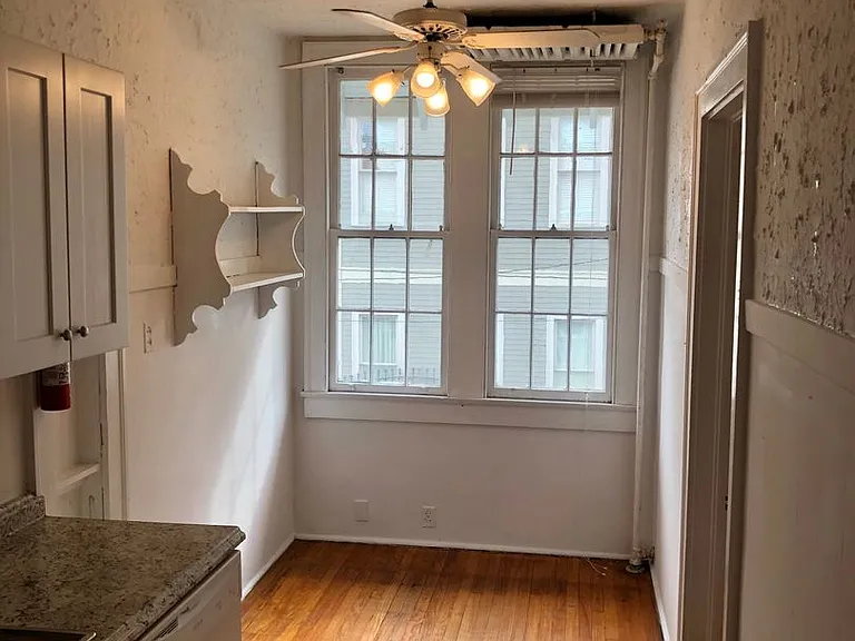 1301 Napoleon Ave #J — Photo 5