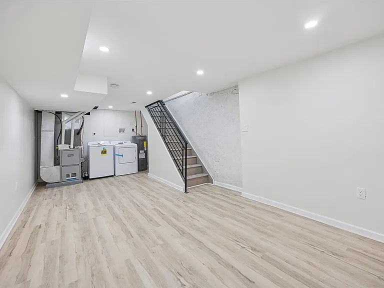 2615 Earp St — Photo 22