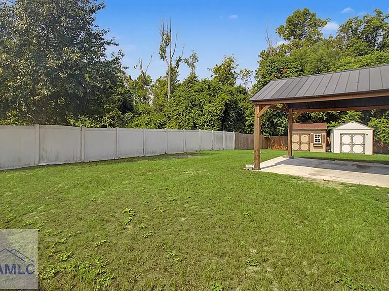401 E Banks St — Photo 29