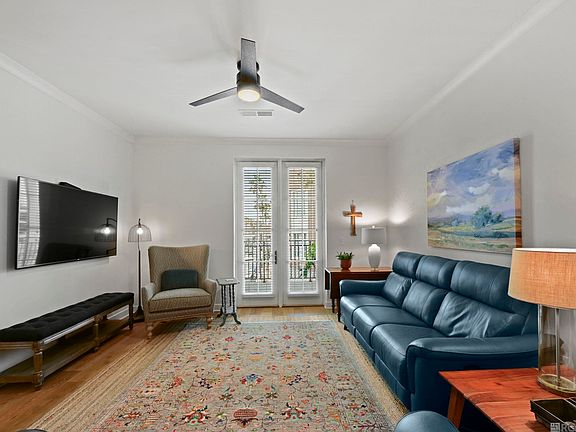 4th image of 7707 Bluebonnet Blvd APT 214