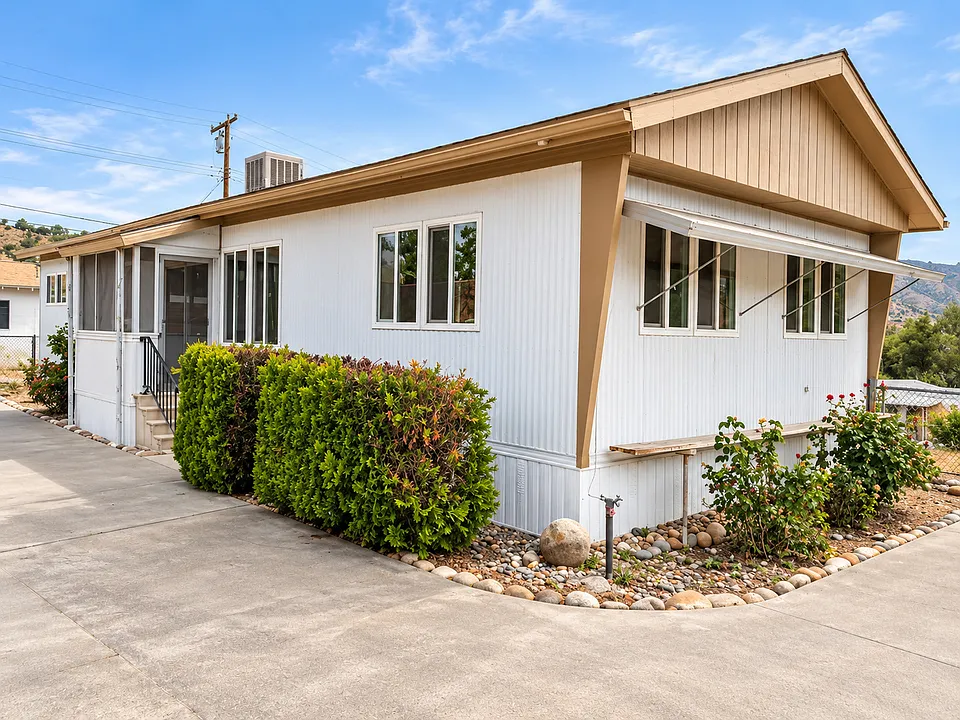 114 Salaine Dr