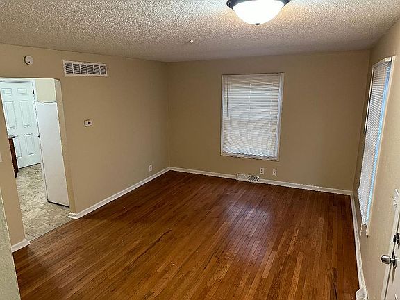 2nd image of 6870 Wagoner Dr #4