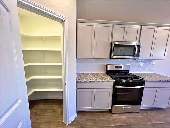 4th image of 305 Darwin Pl