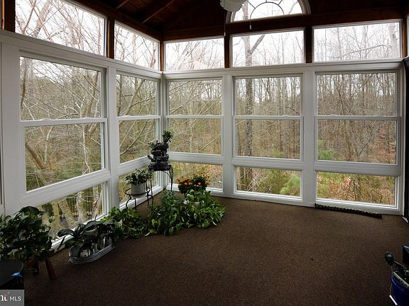 4th image of 7 Herndon Ct