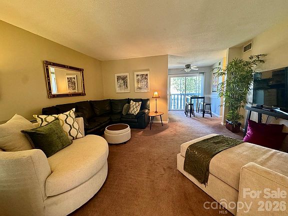 3rd image of 1905 Meadowlark Ln Unit 32