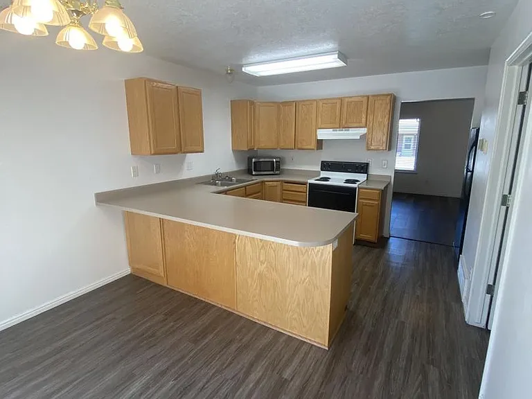 295 W 600 N #2 — Photo 8