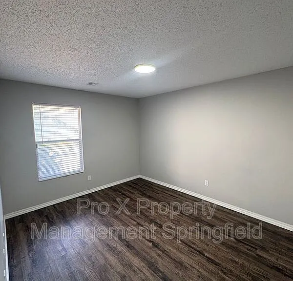 1138 E Walnut St #7 — Photo 5