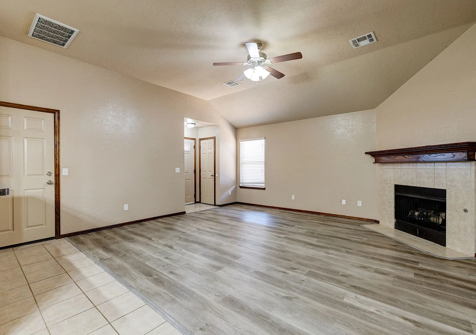 D - 3517 Galatian Way — Photo 3