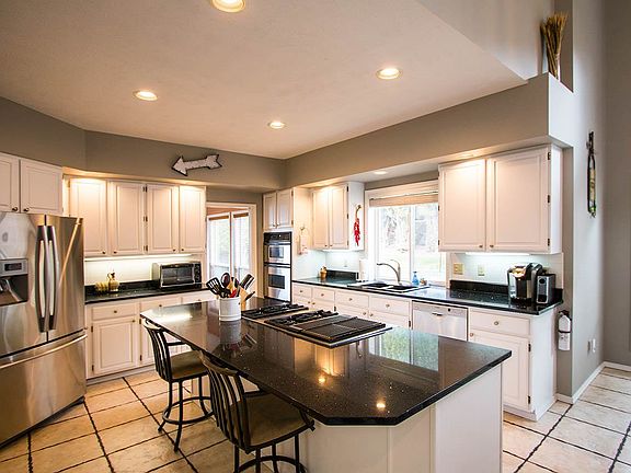 4th image of 5021 E Glennaire Dr