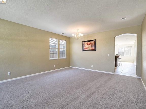 5th image of 103 Crater Lake Ct