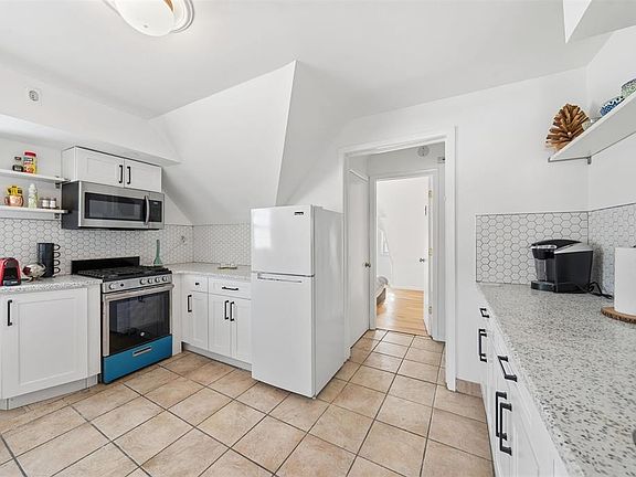 3rd image of 124 73rd St APT 3