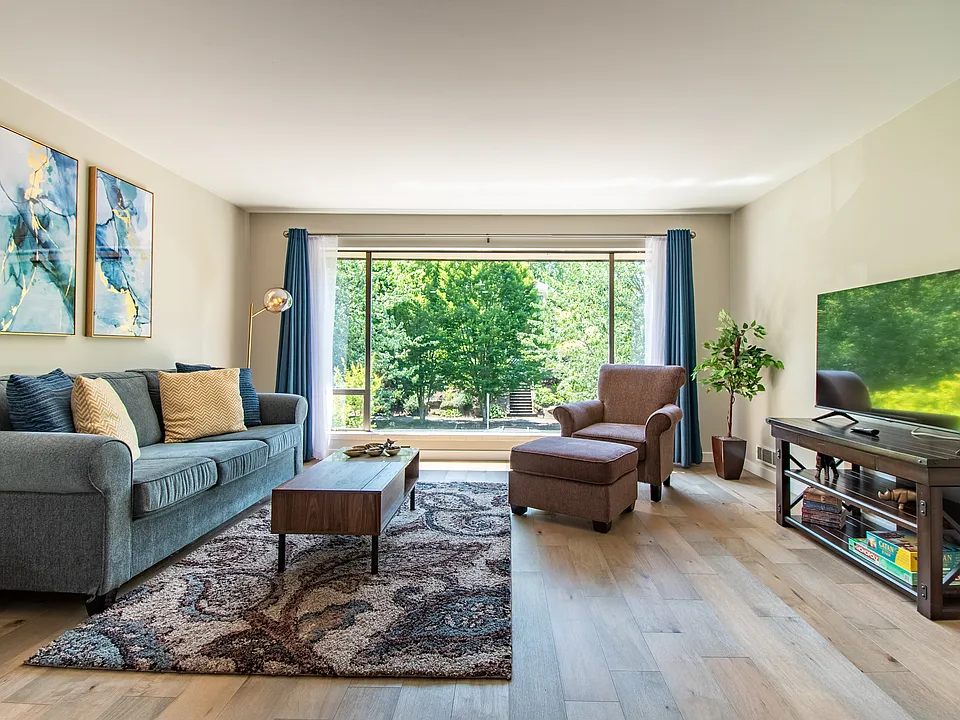1524 2nd Ave W #B