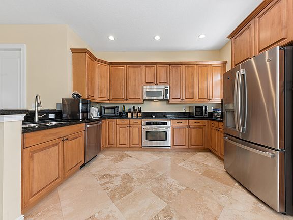 3rd image of 41 Via Floresta Dr