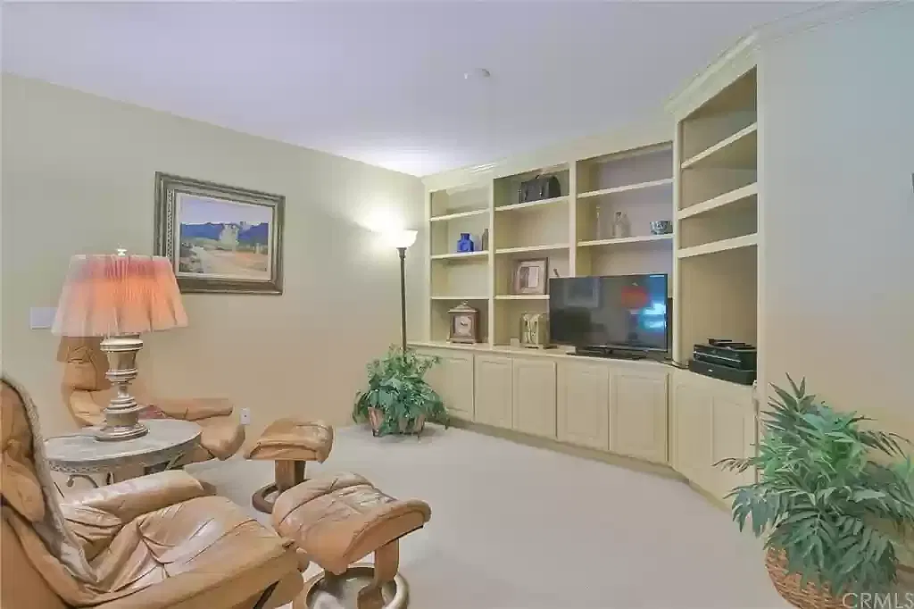4 bed, 2.5 bath, 2371 sqft, $1,250 — Photo 4