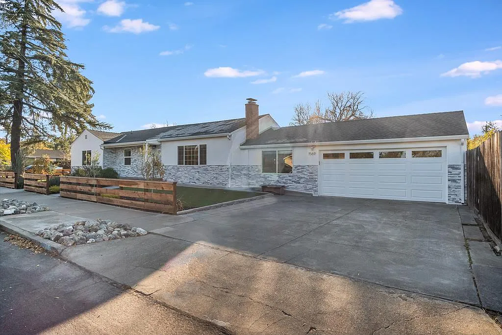 1569 Locust St photo 1