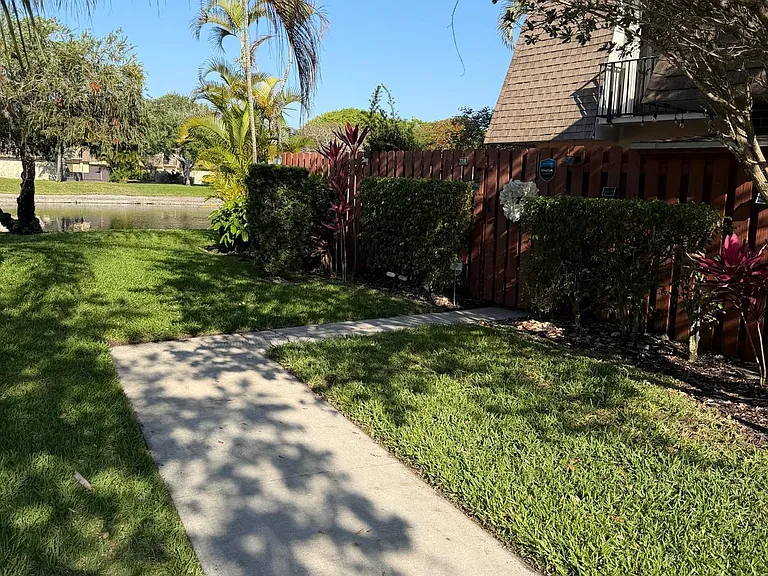 2949 SW 22nd Cir #27A — Photo 2