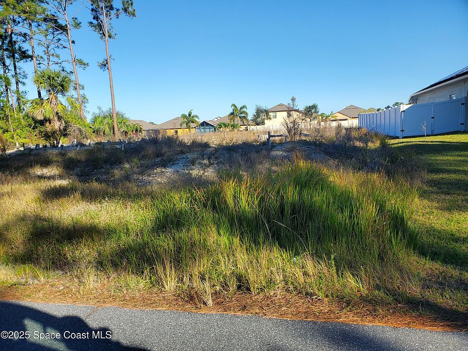 2nd image of 461 Paigo St SE