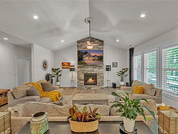 3rd image of 3458 Raintree Cir