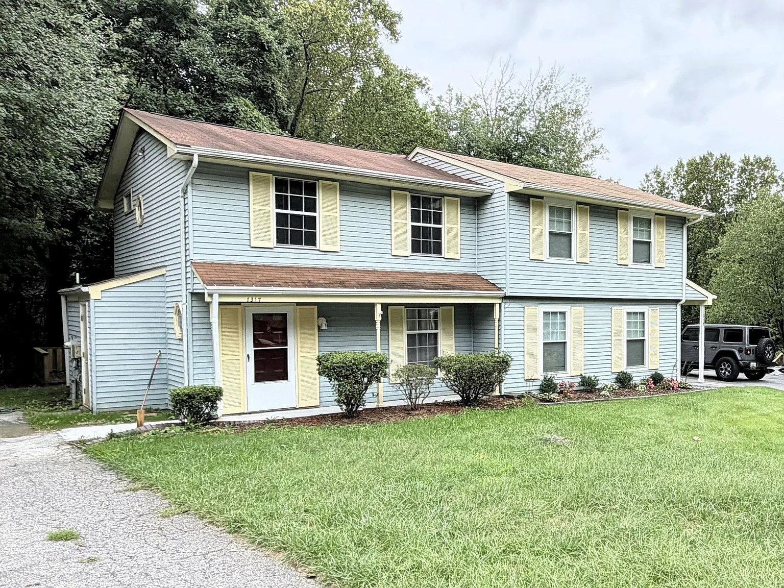 3 bed, 1.0 bath, 1020 sqft, $2,349 — Photo 1