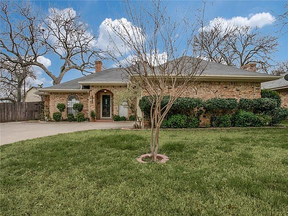 2nd image of 425 Post Oak Dr