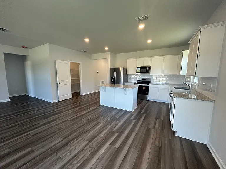 539 Coronado Ave — Photo 12