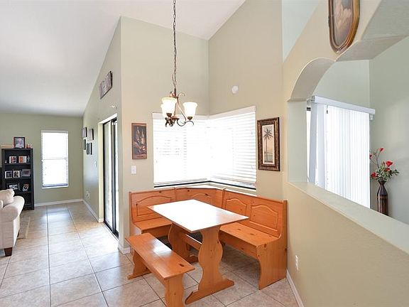 4th image of 536 SE Crosspoint Drive