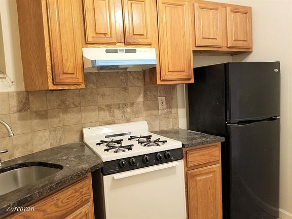 3rd image of 184 Prospect Park W APT 1RF