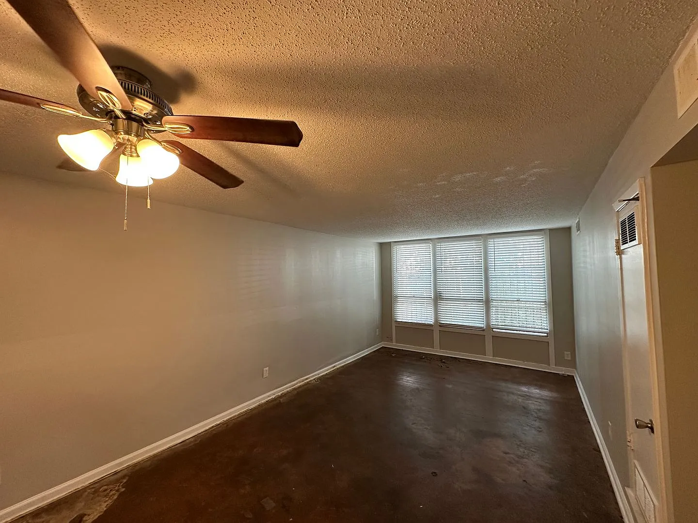 Midtown-2 Bedrooms, 1 Bath — Photo 2