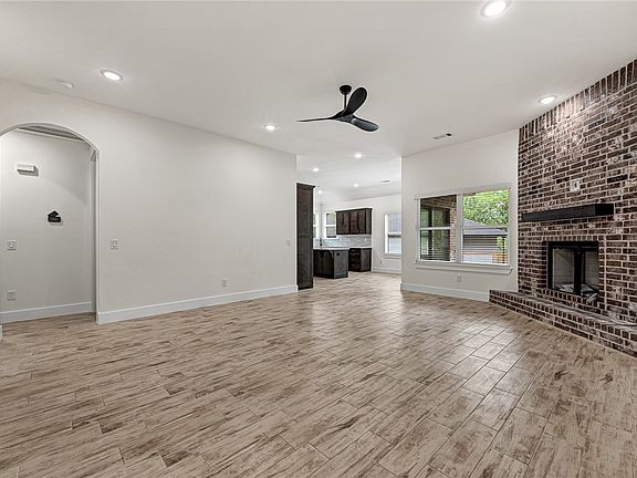 3rd image of 4 Lothian Dr