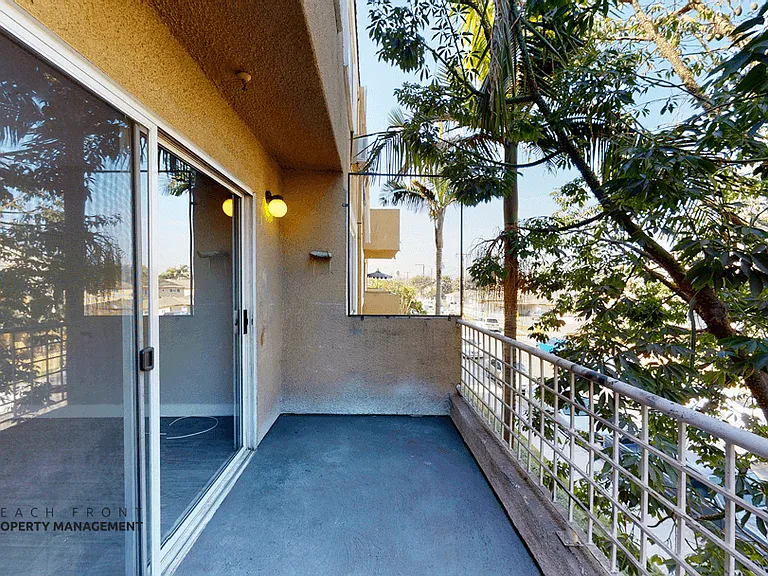 7950 Howe St. — Photo 8