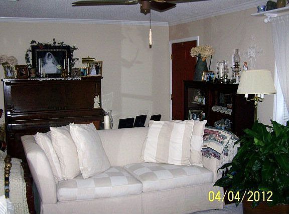 3rd image of 118 Emerald Dr