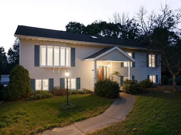 66 Governeurs Ln, Endicott, NY 13760