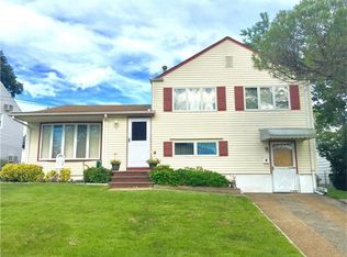 28 Campbell Dr, Parlin, NJ