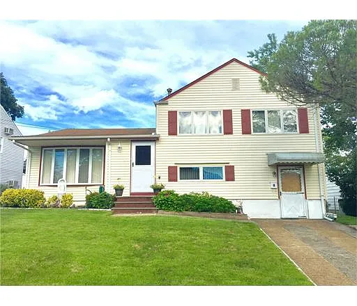 28 Campbell Dr photo 1