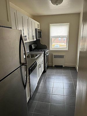 1st image of 20 Stratford Ave #1B